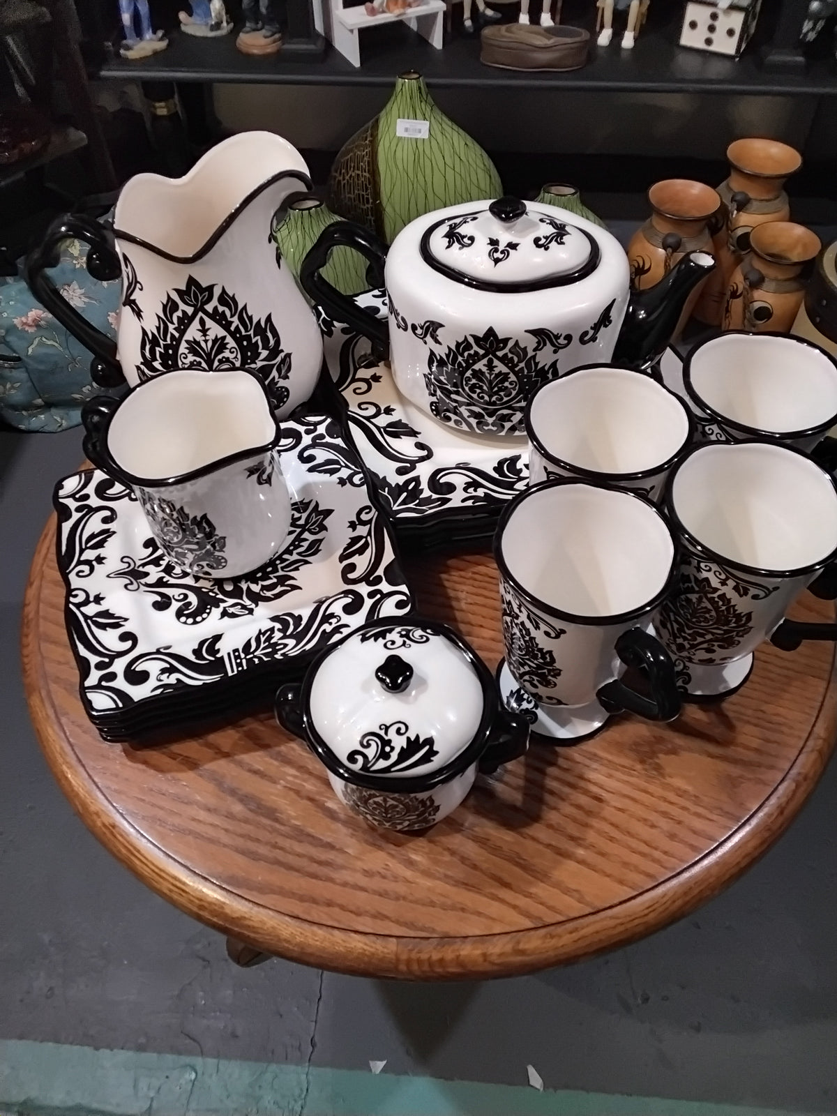 16 Piece Damask Dining & Tea Set