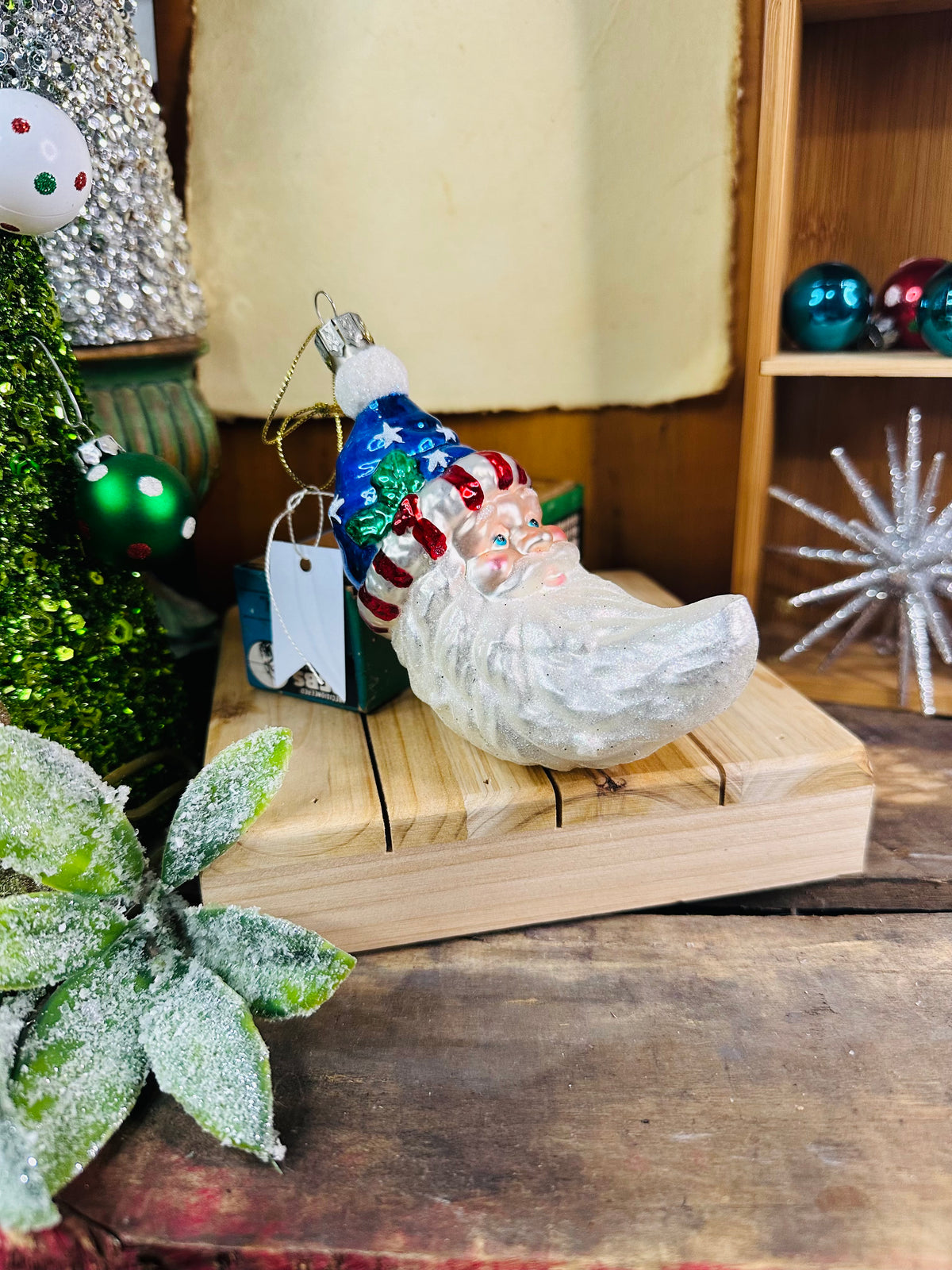 Vintage Santa moon ornament C5