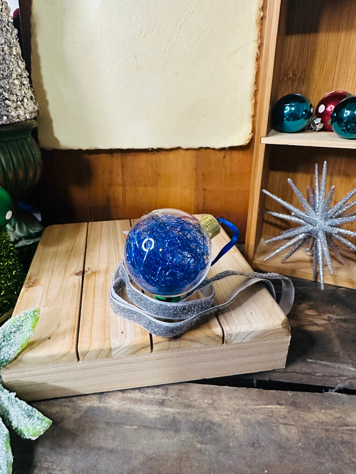Blue ornament C7