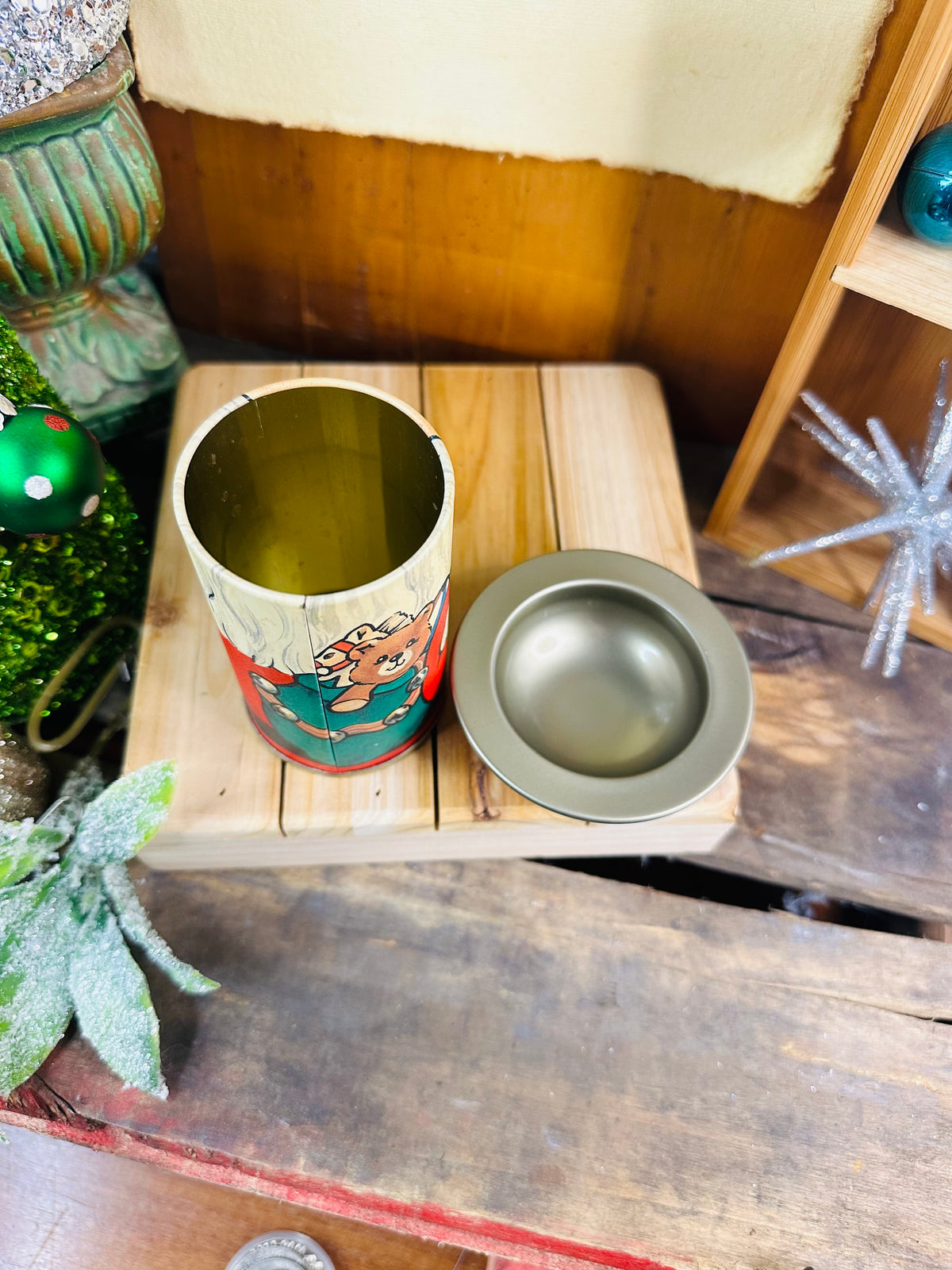 Santa clause tin container C10