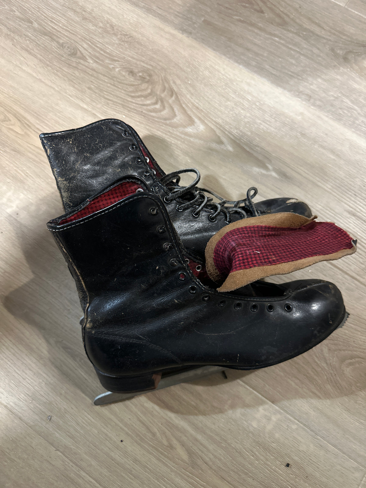 Vintage Canadian Flyer ice skates