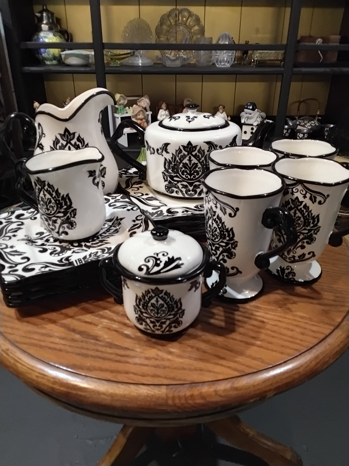 16 Piece Damask Dining & Tea Set