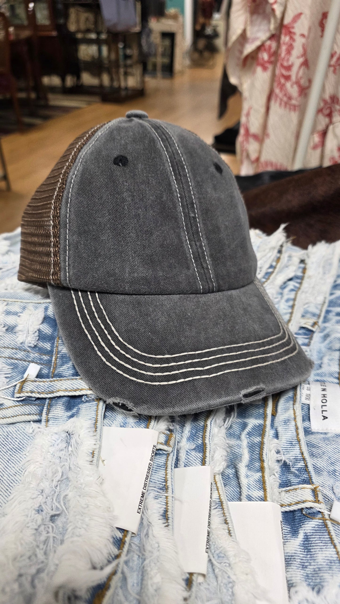 Ladies Hat / Adjustable Cap
