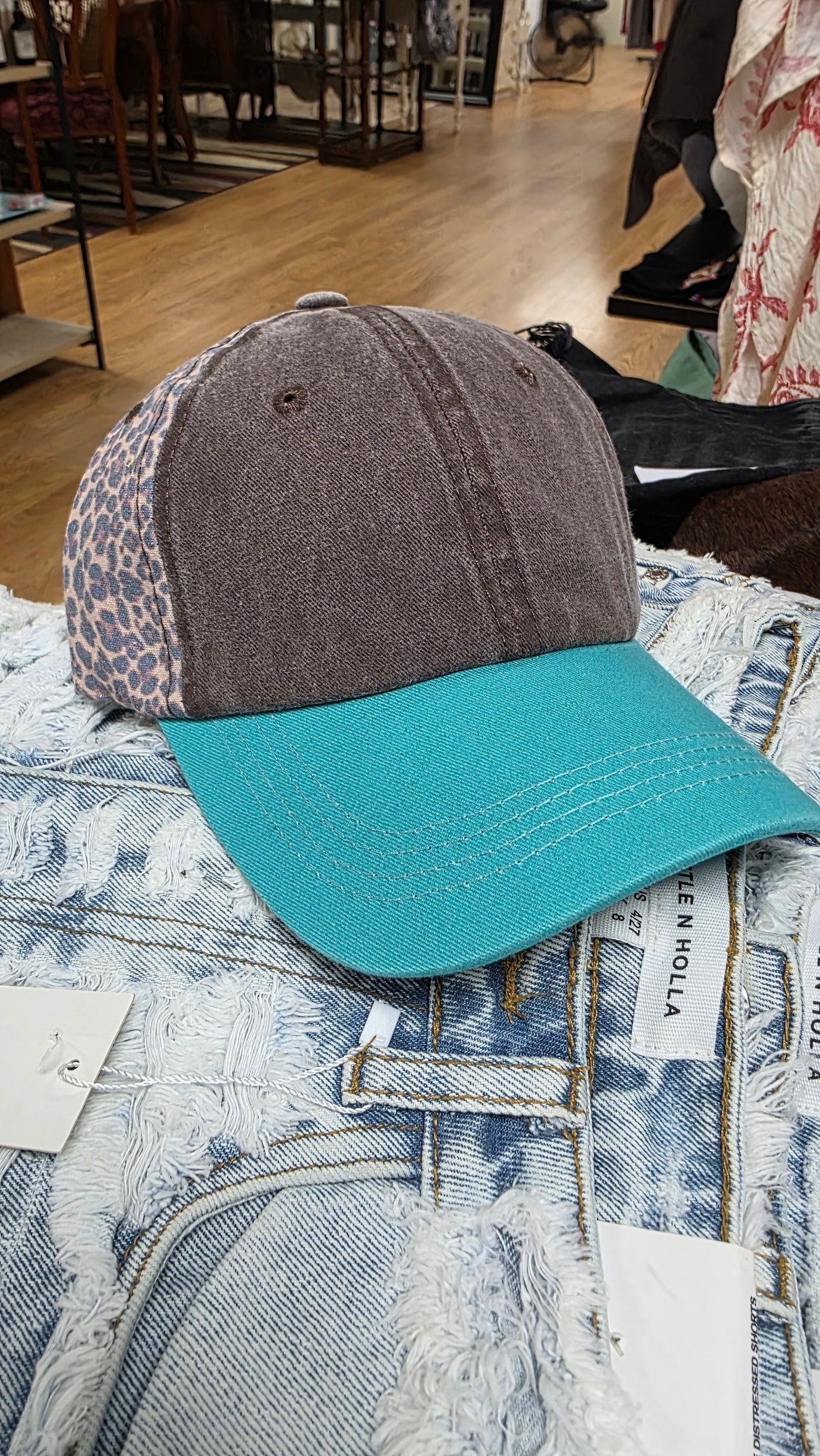 Ladies Hat / Adjustable Cap