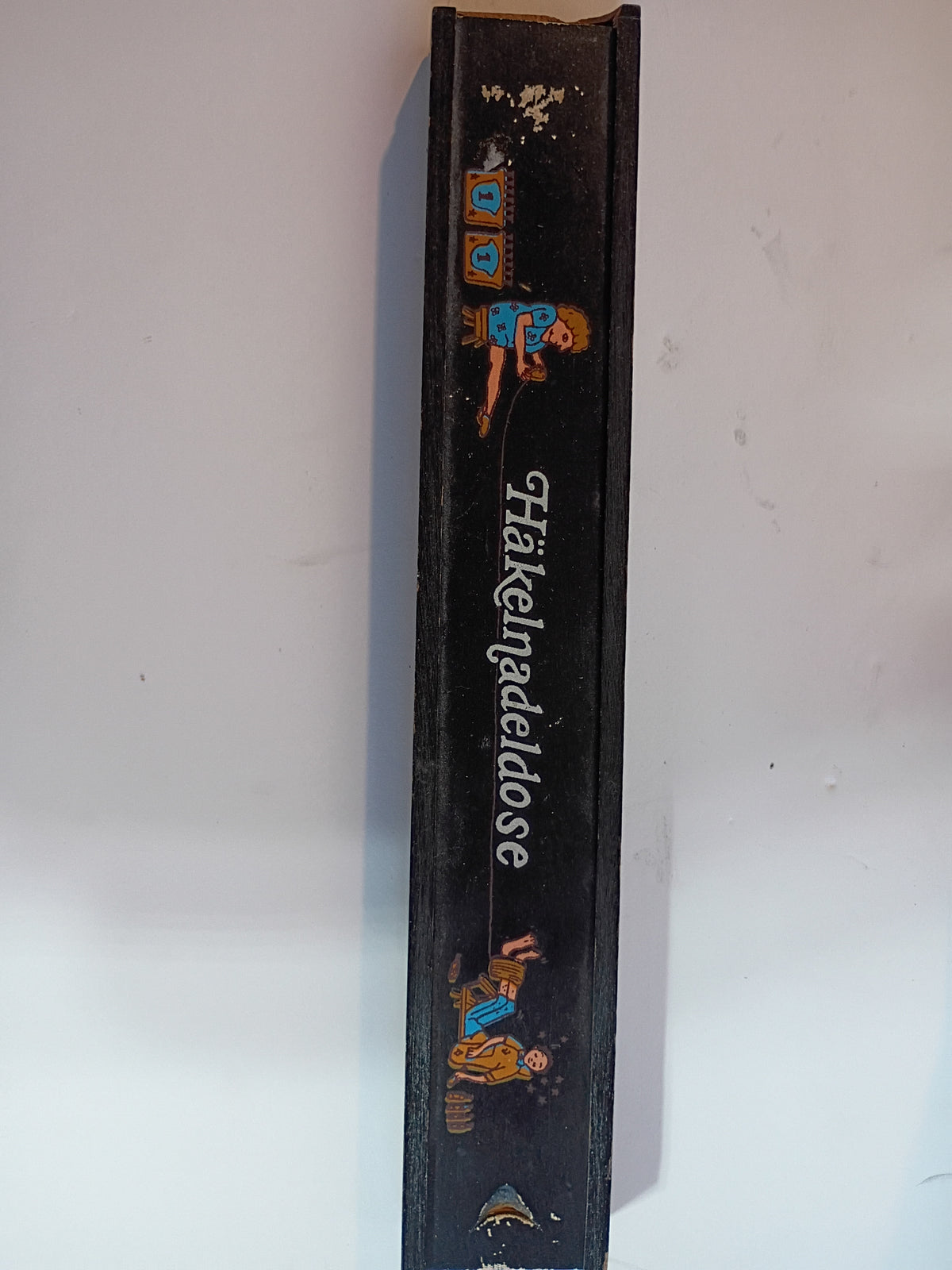 Vintage Hakelnadeldose Knitting Box  w/knitting needles