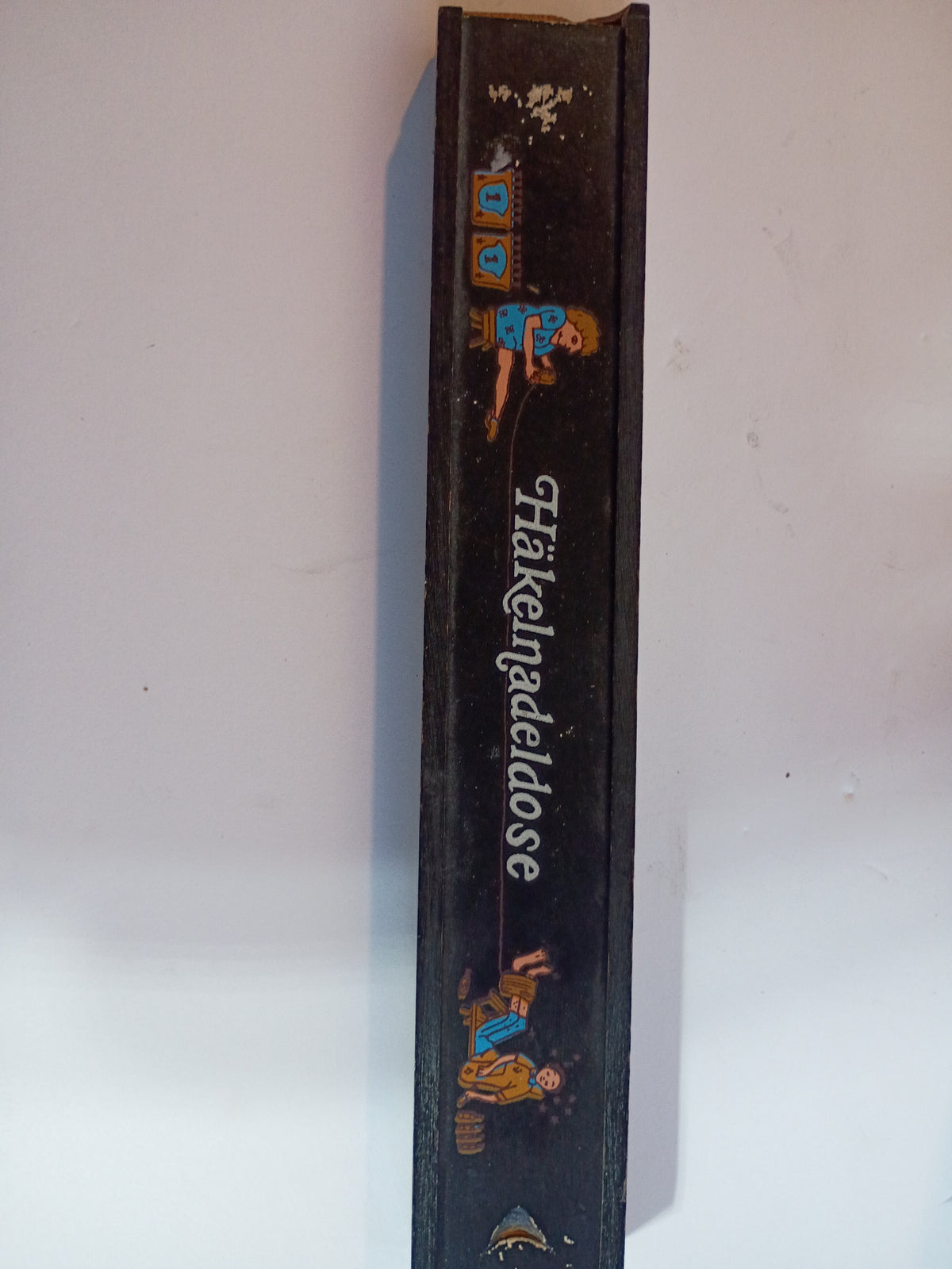 Vintage Hakelnadeldose Knitting Box  w/knitting needles