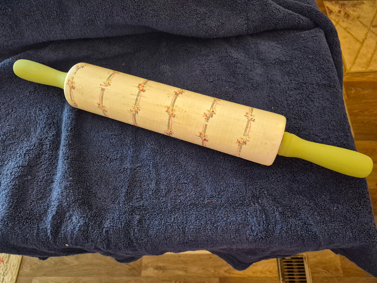 Christmas Rolling Pin Flower/Ribbon 102649