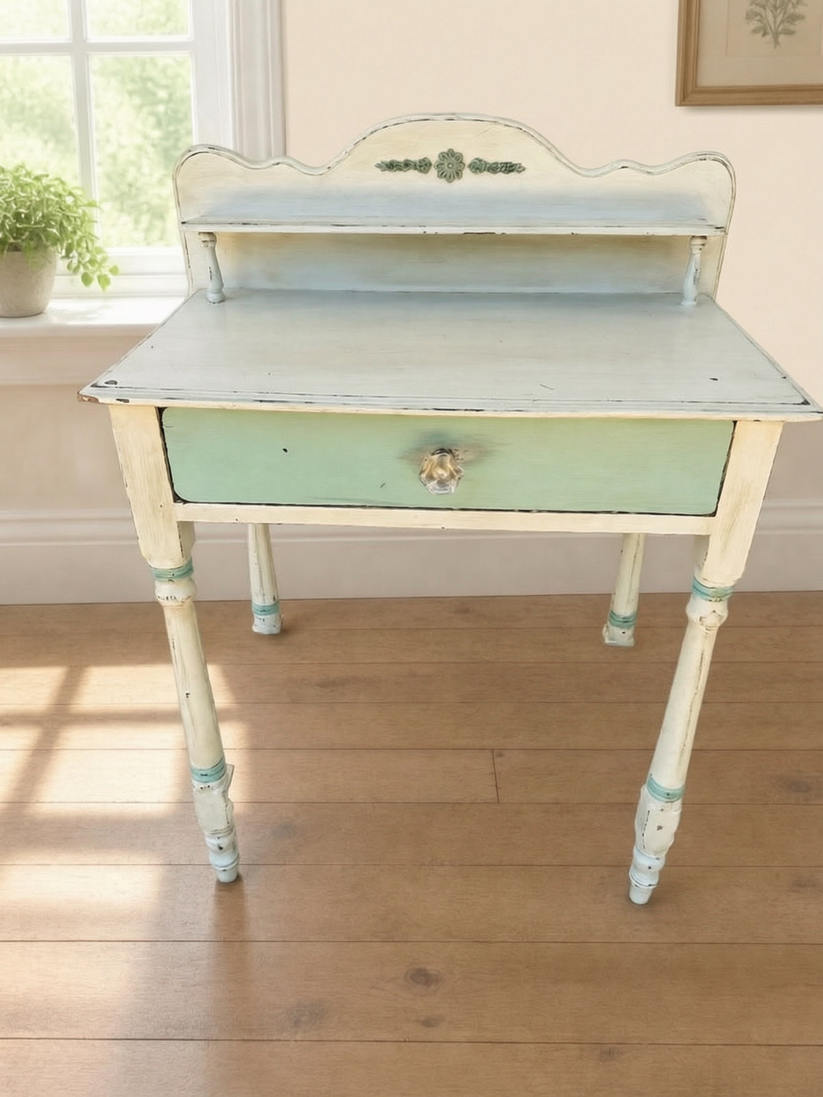 Antique wash table