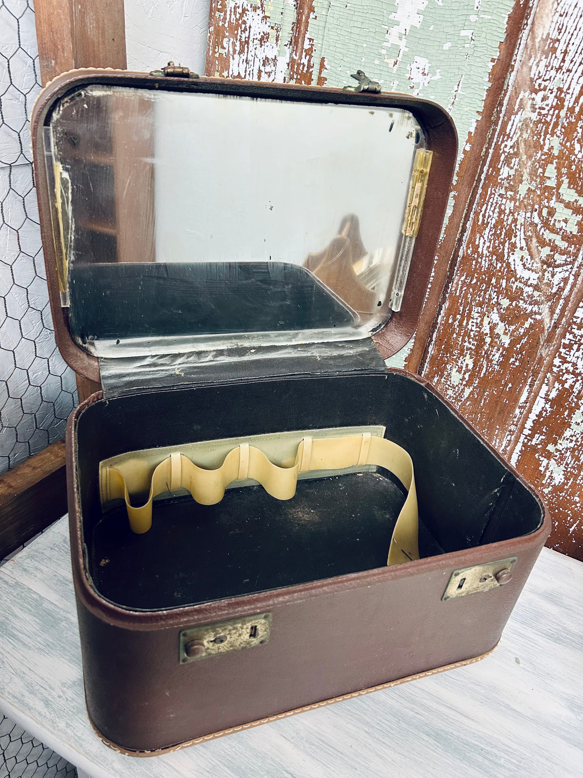 Vintage Travel Case with Mirror