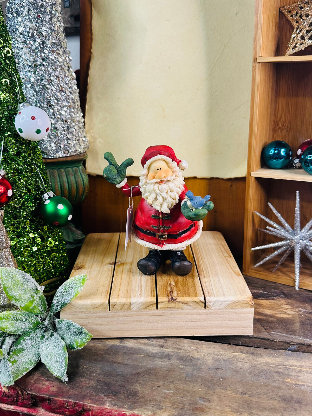 Santa Claus figurine C2