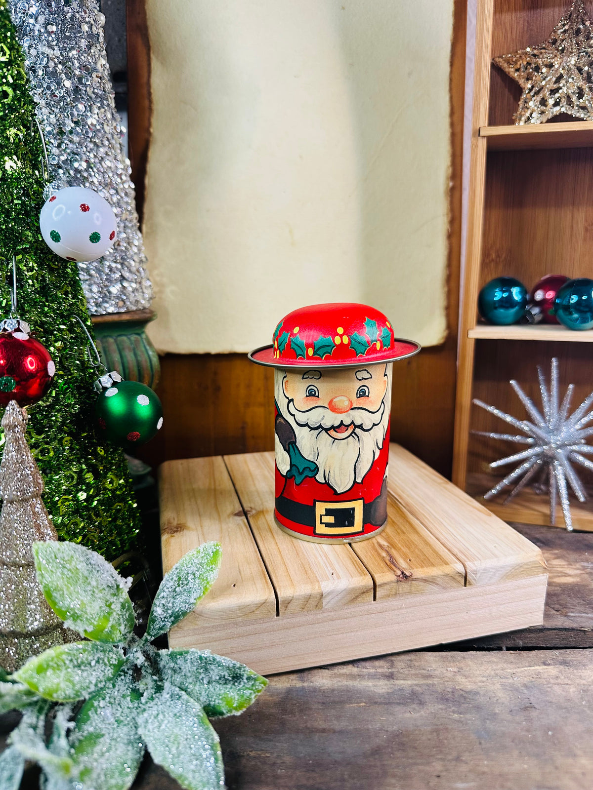 Santa clause tin container C10