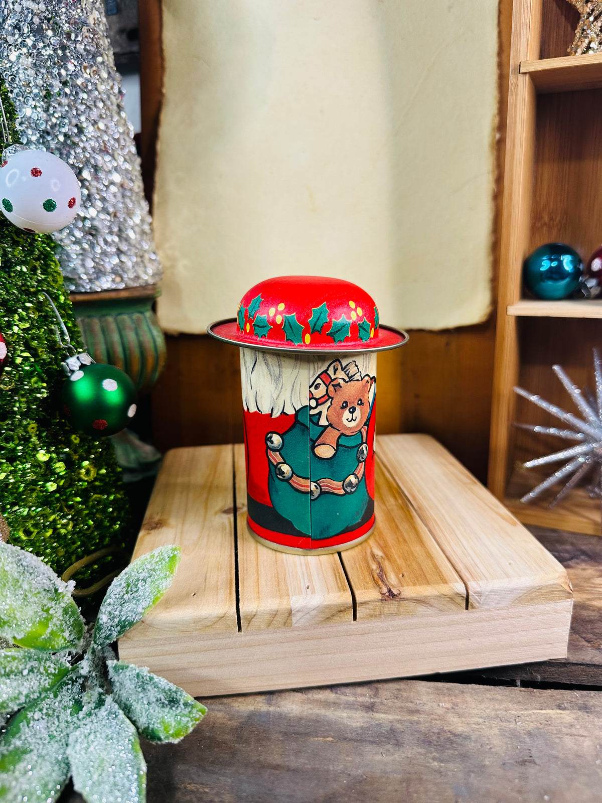 Santa clause tin container C10