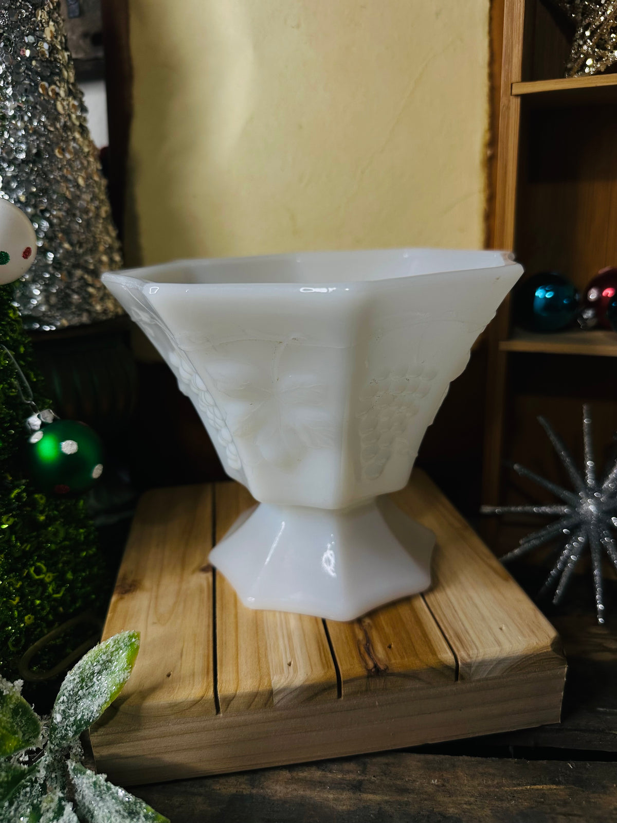 Anchor Hocking Milk Glass candy dish C20