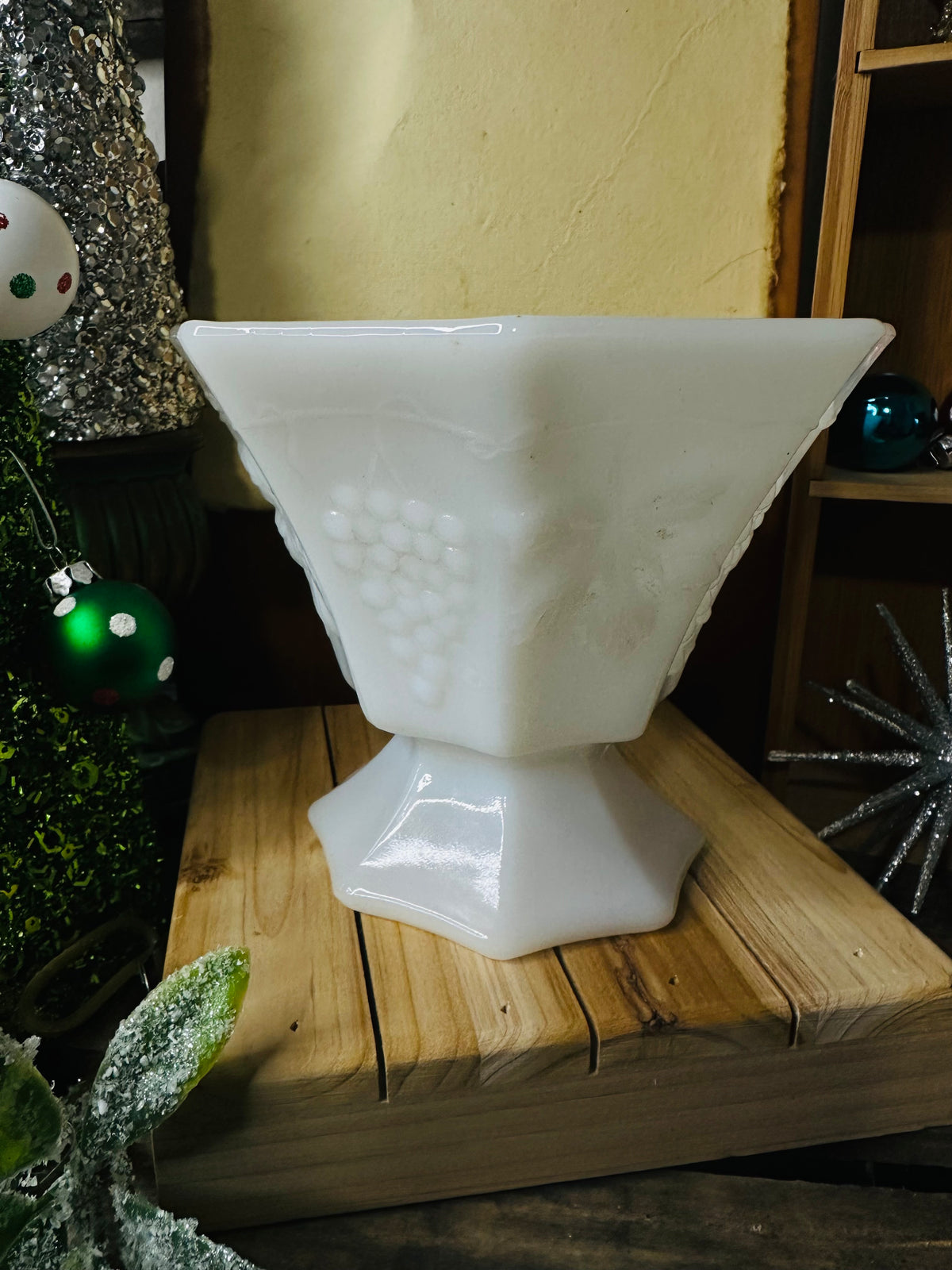 Anchor Hocking Milk Glass candy dish C20