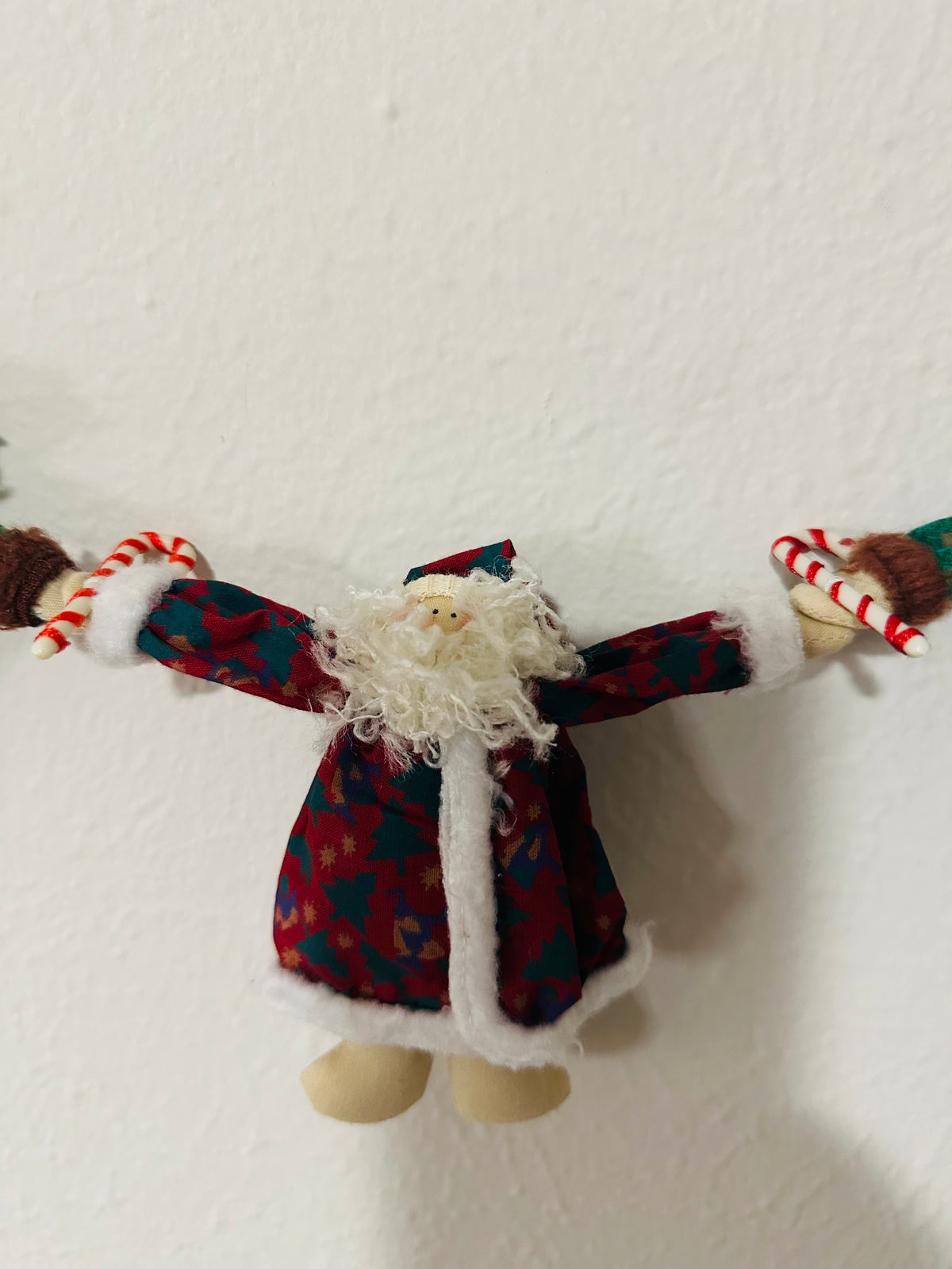 Christmas garland with five Santas C22