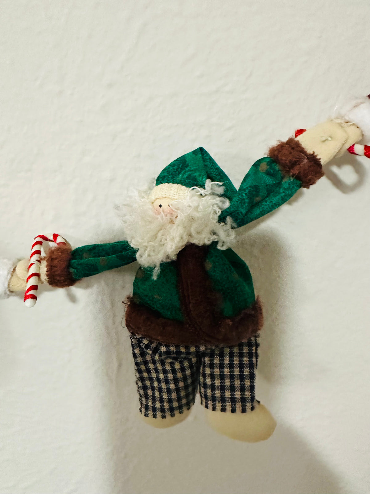 Christmas garland with five Santas C22