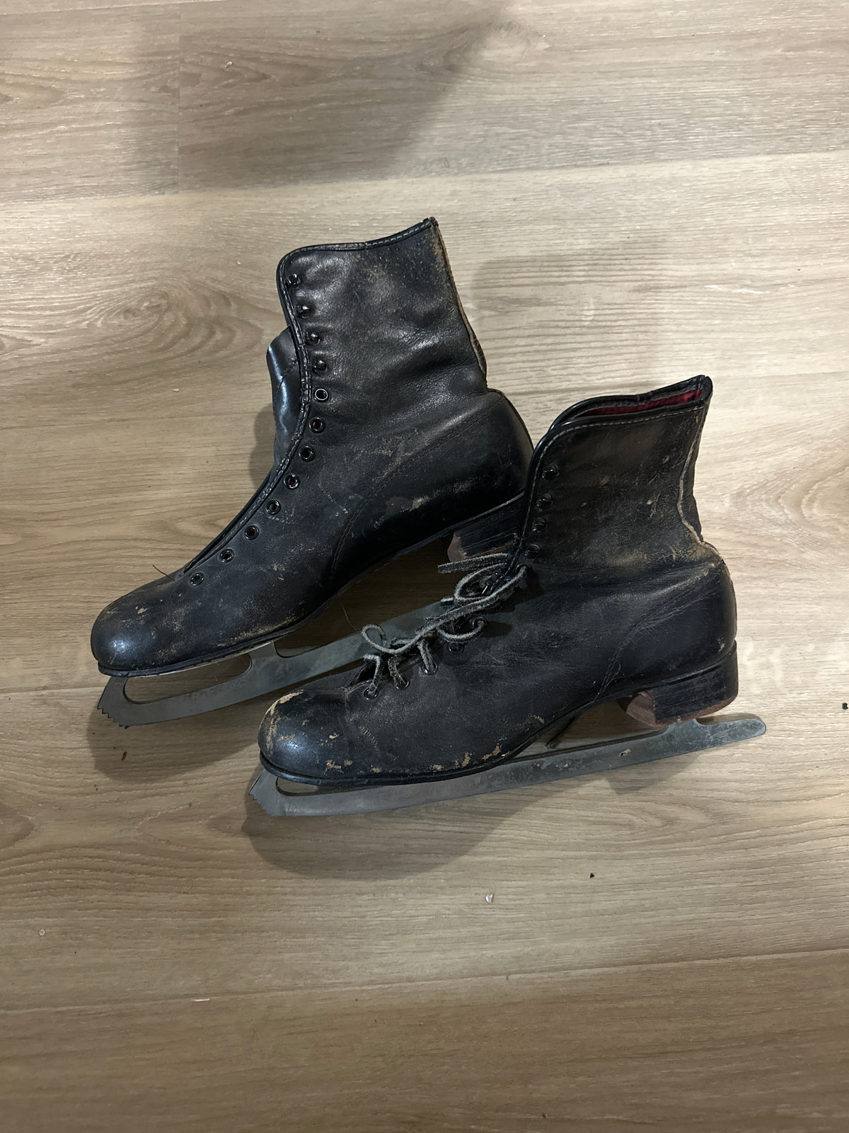 Vintage Canadian Flyer ice skates