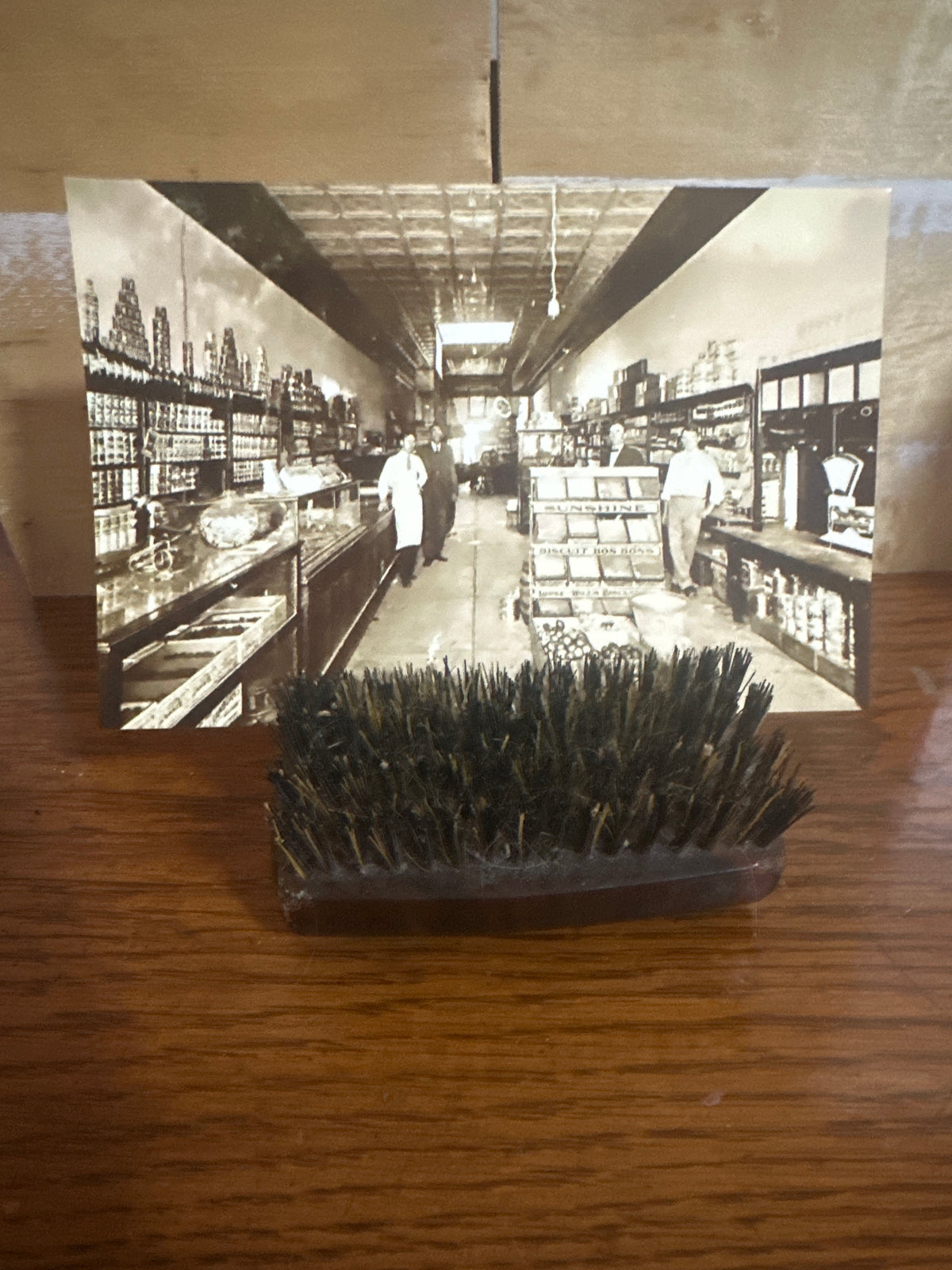 Fuller Bakelite shoe shine brush with picture